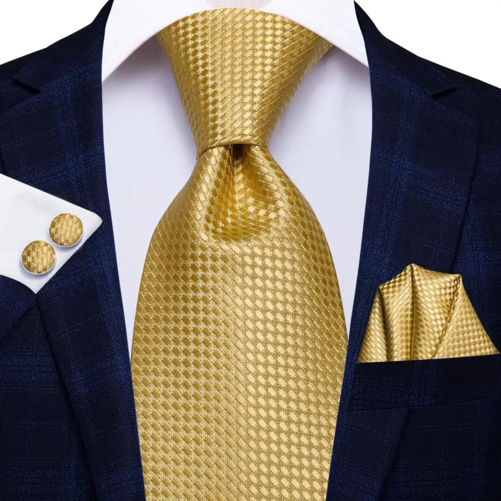 Men's Black Silk Paisley Tie for Travel-Friendly Style