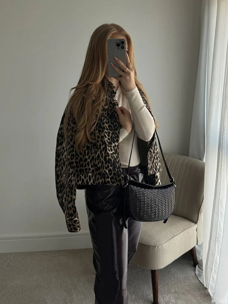 Cropped dad sherpa trucker jacket in leopard print for casual outings