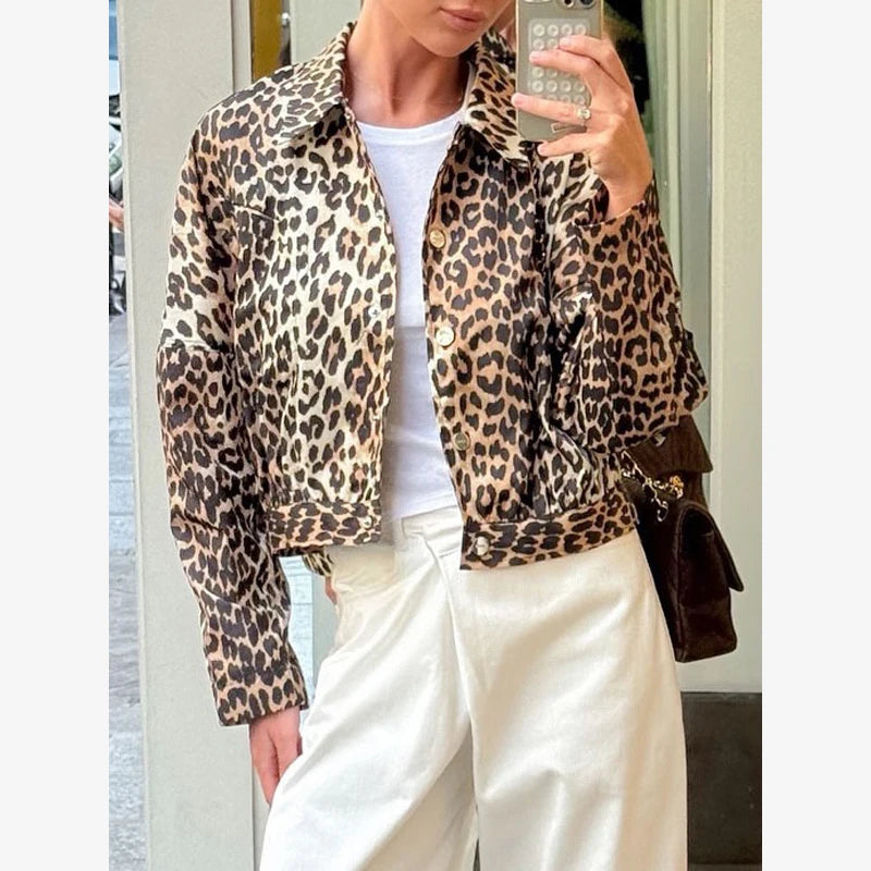 Cropped dad sherpa trucker jacket in leopard print for stylish casual wear