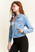 Women's light blue denim jacket for casual outings