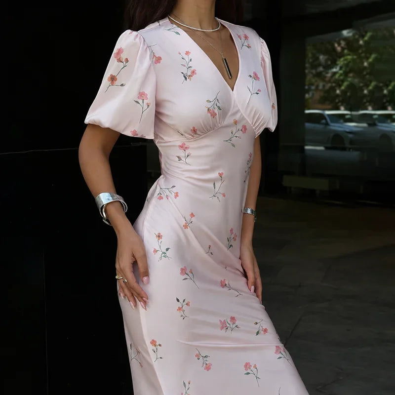Floral dress dress in soft pink with delicate puff sleeves for casual outings