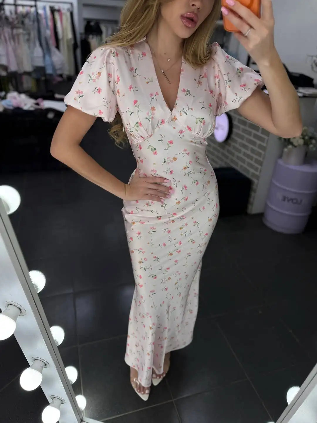 Women's floral dress dress in light pink, perfect for summer outings