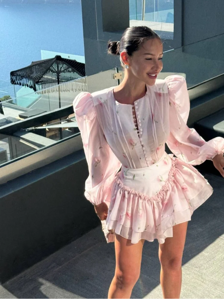 Floral dress dress in pink with puffy sleeves, perfect for summer outings