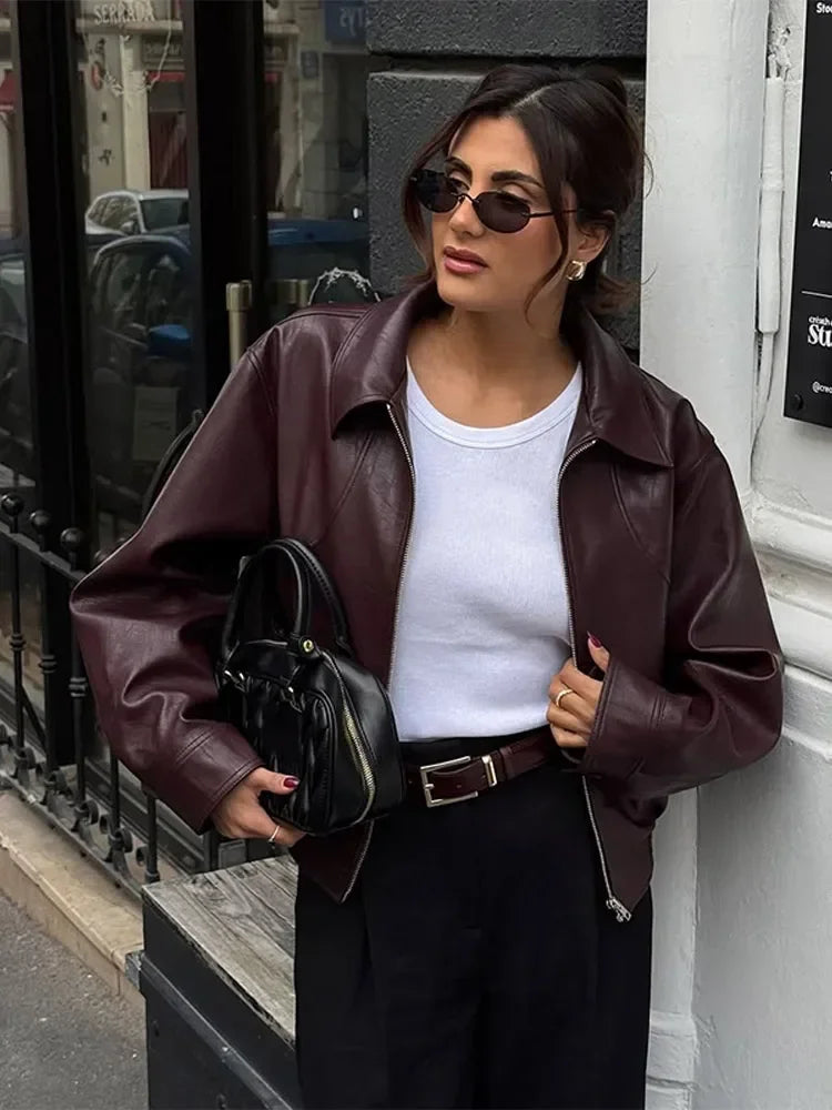 Women's jacket puffer in burgundy, stylish for casual outings